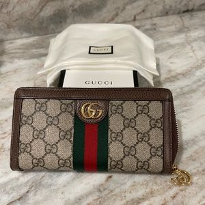 Gucci zip around wallet